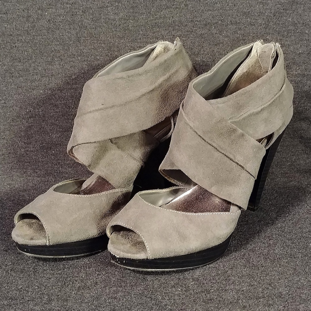 Qupid Grey Faux Suede Booties